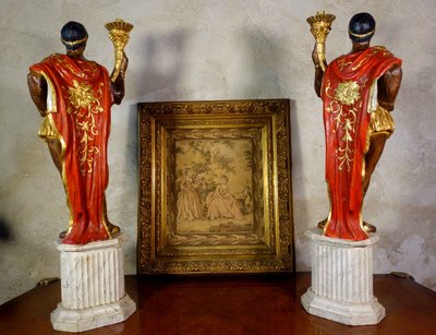 Paire de porte-torchères en bois polychrome