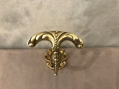 Appendiabiti in bronzo del XIX secolo in stile Luigi XVI