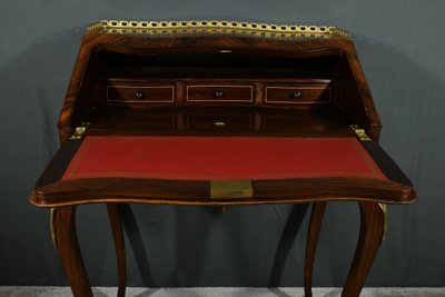 Piccola scrivania da donna in palissandro, stile Luigi XV - seconda metà del XIX secolo
