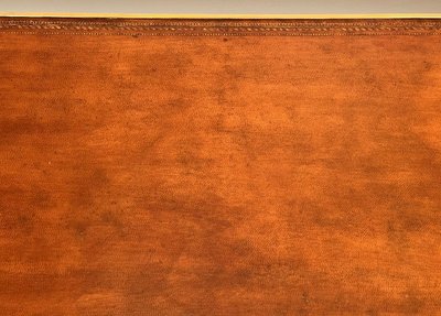 Importante Table Basse De Style Néoclassique En Laiton à Deux Plateaux De Cuir.