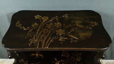 Table à Thé en Bois Laqué à Décors Asiatiques – Fin XIXe