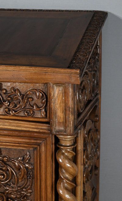 Oratorio in noce massiccio, stile neogotico rinascimentale - Metà del XIX secolo