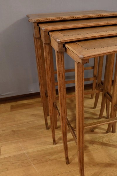 Tables Gigognes en Chêne – 1930