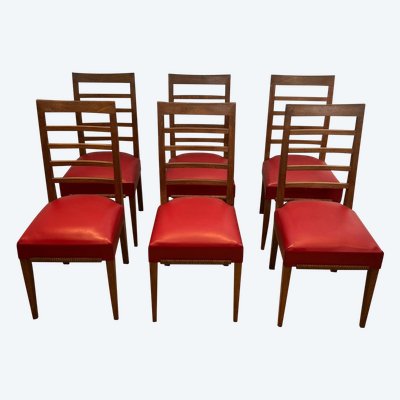 Set di 6 sedie in rovere con seduta in similpelle rossa. Opera francese. Intorno al 1940
