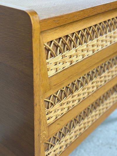 Cassettiera vintage 1960 in faggio e rattan
