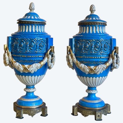 Coppia di vasi in porcellana, XIX secolo 