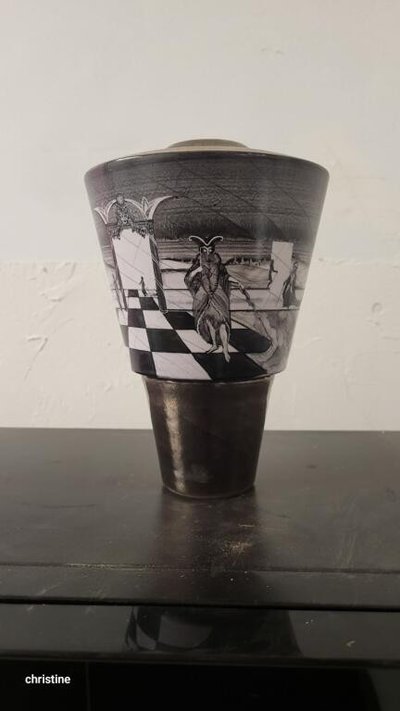 vase monochrome barocco