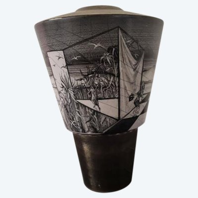 vase monochrome barocco