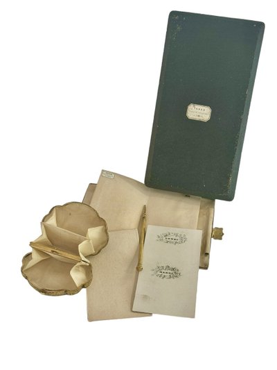 Tahan: Napoleon III Enamel and Silver-Gilt Ladies' Kit