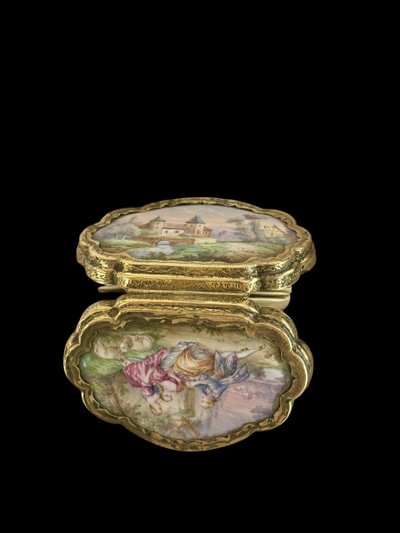 Tahan: Napoleon III Enamel and Silver-Gilt Ladies' Kit