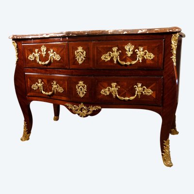 Commode sauteuse galbée aux C couronnés