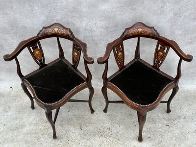 Paire De Fauteuils D‘angle