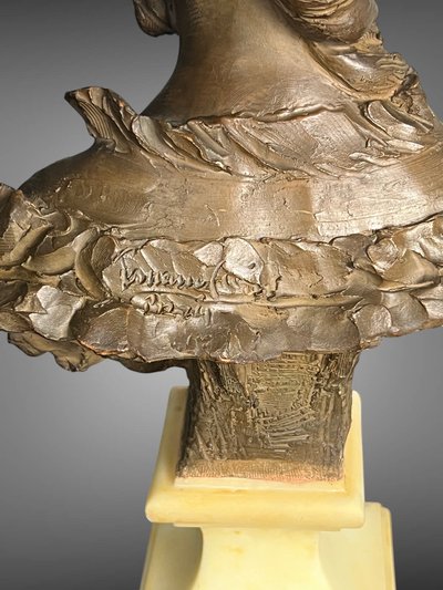FERNAND CIAM 1886 - 1954 BUSTE DE JEUNE FEMME EN TERRE CUITE PATINÉE SUR SOCLE
