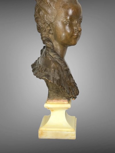 FERNAND CIAM 1886 - 1954 BUSTE DE JEUNE FEMME EN TERRE CUITE PATINÉE SUR SOCLE