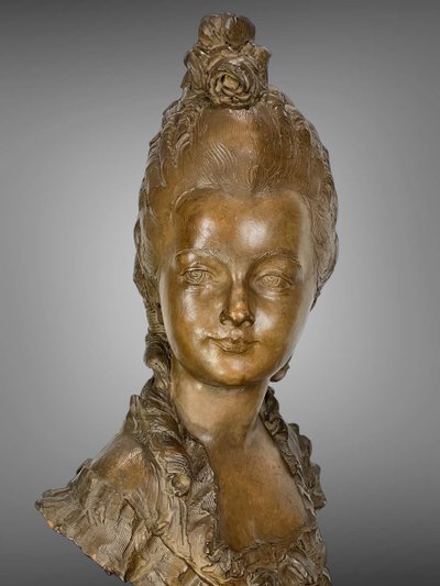 FERNAND CIAM 1886 - 1954 BUSTE DE JEUNE FEMME EN TERRE CUITE PATINÉE SUR SOCLE