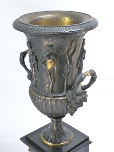 Paire de vases à l'antique en bronze XIXe