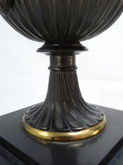 Paire de vases à l'antique en bronze XIXe