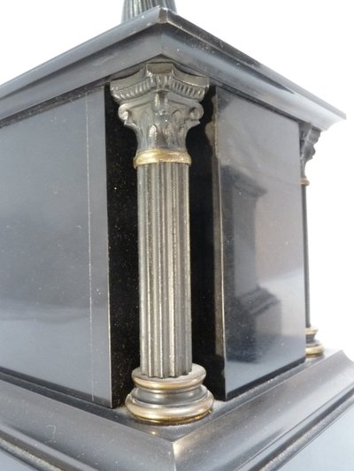 Paire de vases à l'antique en bronze XIXe