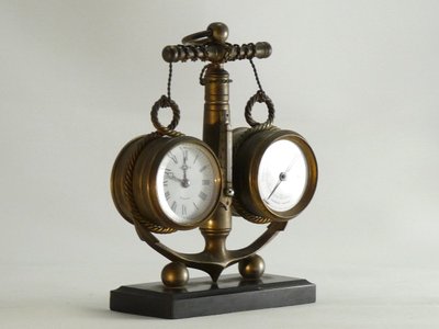 Pendulette in Form eines Meeresankers