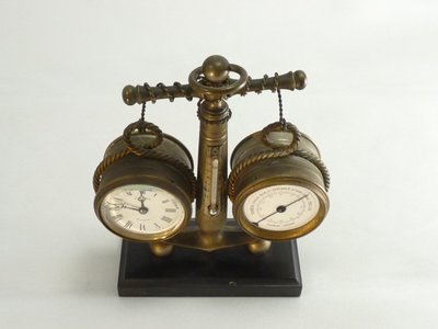 Pendulette in Form eines Meeresankers