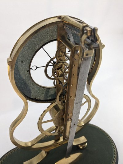 Schöne Skelettuhr aus dem 19. Jahrhundert, Modell "keyhole Frame".