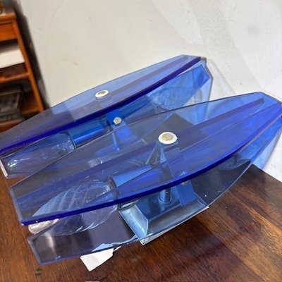Paire d'appliques années 70 en verre de Murano bleu, design moderne. Taille 26 x 9