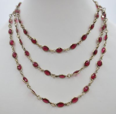 Collier sautoir.  
