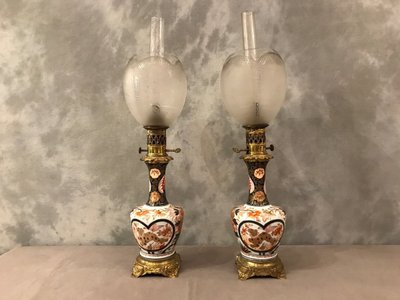 Bellissima coppia di lampade a olio IMARI, XIX secolo