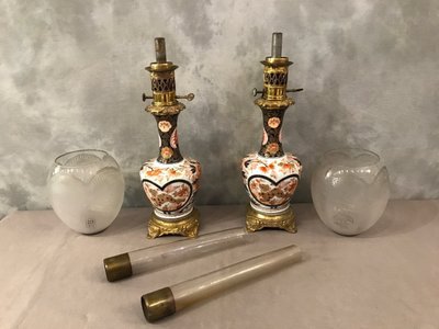 Bellissima coppia di lampade a olio IMARI, XIX secolo