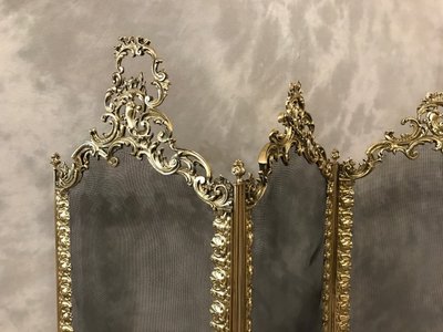Beau pare feu de cheminée ancien en laiton pressé d'époque 19 ème 