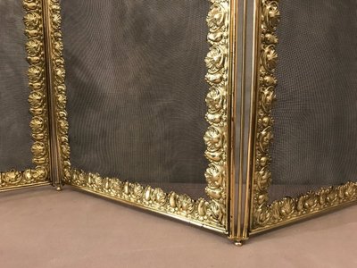 Beau pare feu de cheminée ancien en laiton pressé d'époque 19 ème 