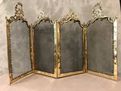 Beau pare feu de cheminée ancien en laiton pressé d'époque 19 ème 