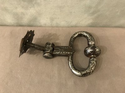 Heurtoir de porte  en fer forgé d'époque 18 ème 