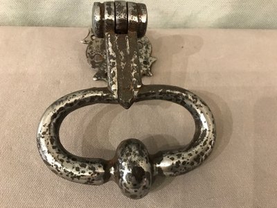Heurtoir de porte  en fer forgé d'époque 18 ème 