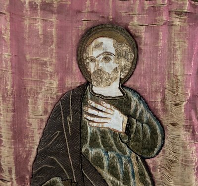Ricamo ad arazzo in filo di seta raffigurante San Pietro XVII secolo