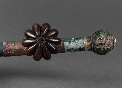 Pfeife aus Hartgestein und versilbertem Metall, China, Löwenkopf, frühes 20. Jahrhundert