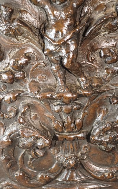 PUTTO, Bas relief cuivre sur bois, XIXème