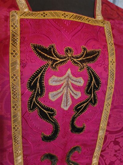 Chasuble de prêtre en damas, époque vers 1900