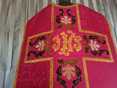 Chasuble de prêtre en damas, époque vers 1900
