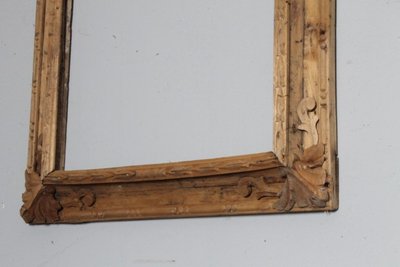 Cadre ancien en bois massif sculpté du XVIIe – XVIIIe siècle. Mis. Léger 54,3 x 43,1 cm.