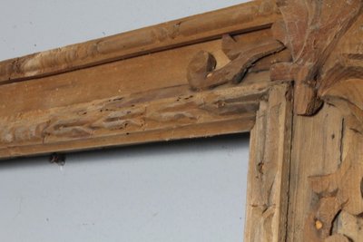 Cadre ancien en bois massif sculpté du XVIIe – XVIIIe siècle. Mis. Léger 54,3 x 43,1 cm.