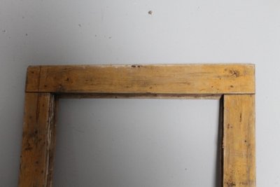 Cadre ancien en bois massif sculpté du XVIIe – XVIIIe siècle. Mis. Léger 54,3 x 43,1 cm.