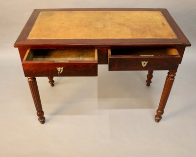 Bureau Plat En Acajou XIXème Dessus Cuir