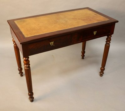 Bureau Plat En Acajou XIXème Dessus Cuir