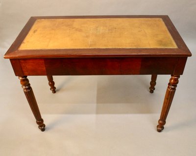 Bureau Plat En Acajou XIXème Dessus Cuir