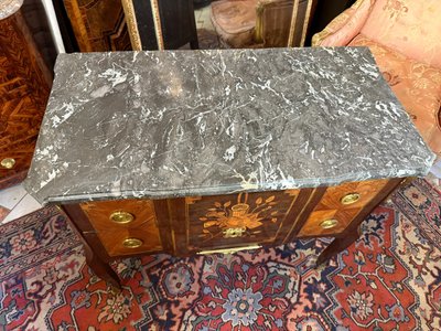 COMMODE DITE SAUTEUSE LOUIS XV TRANSITION 18ème