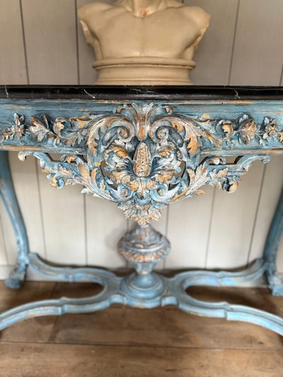 Console italienne avec mascarons et belle sculpture datant du 19e siècle 