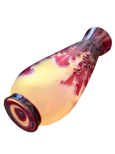 Emile Gallé Important Vase Art nouveau "Bignones Rouges"