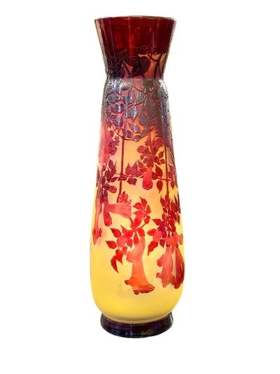 Emile Gallé Important Vase Art nouveau "Bignones Rouges"