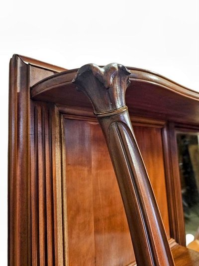 Modanature ornate e steli legnosi" mantello Art Nouveau